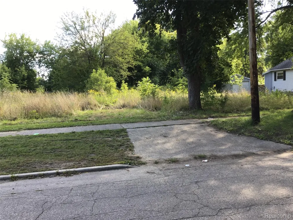 1823 Ring Street Saginaw City, MI 48602