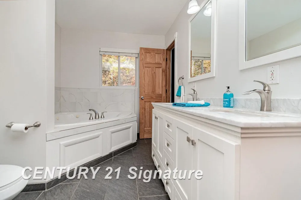 7451 Narragannett Drive Hope Township, MI 48628