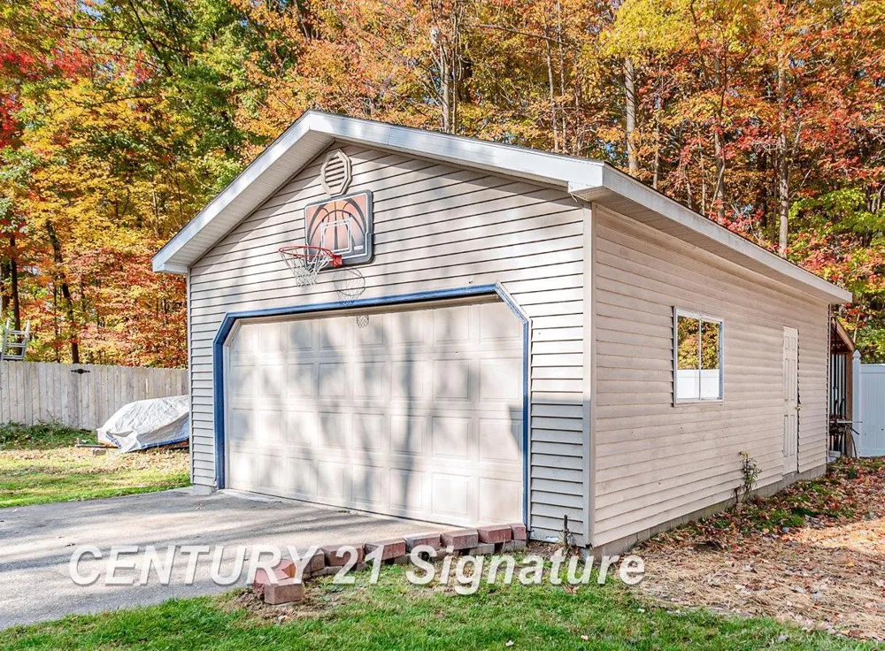 7451 Narragannett Drive Hope Township, MI 48628