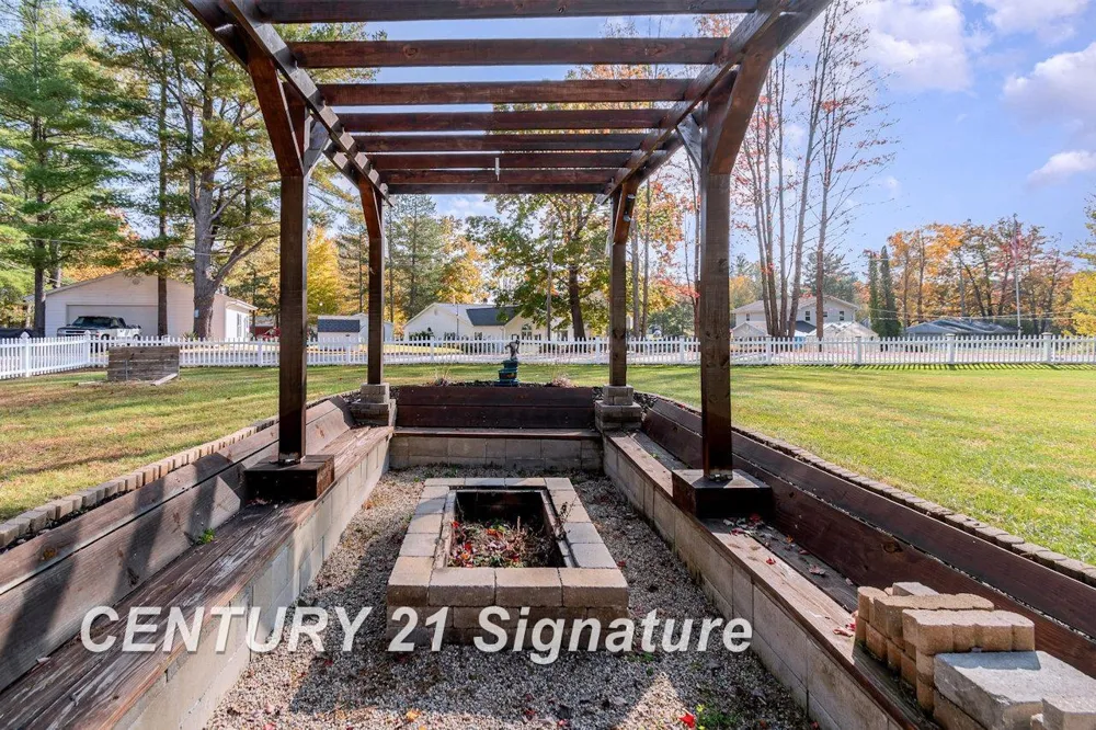 7451 Narragannett Drive Hope Township, MI 48628