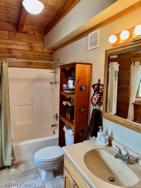 5748 W Coon Lake Road Marion Township, MI 48843