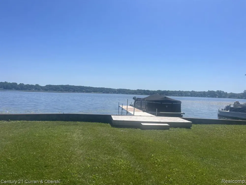 5031 Pine Drive Jackson City, MI 49201