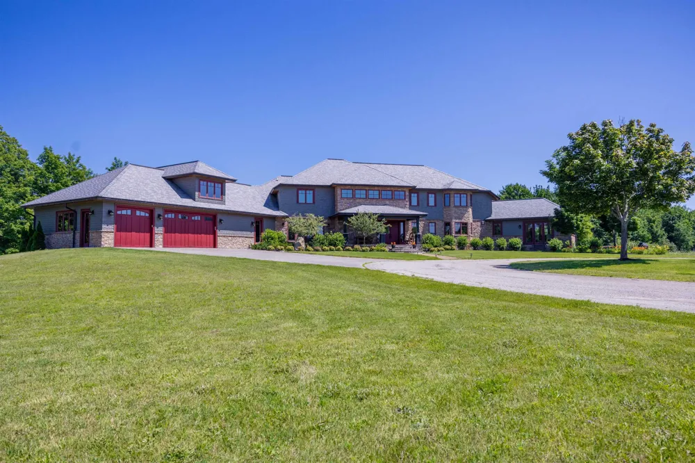 3888 Swaney Road Peninsula Township, MI 49686