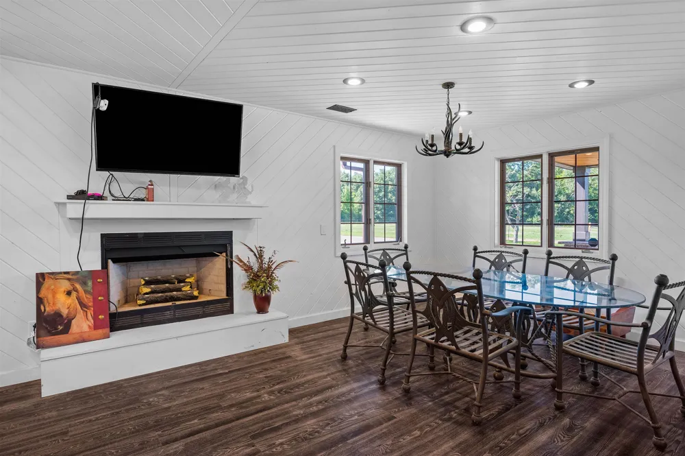 3888 Swaney Road Peninsula Township, MI 49686