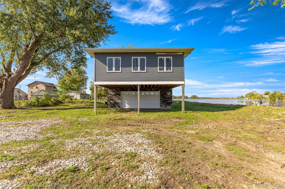 6809 Lakeshore Drive Estral Beach Village, MI 48166