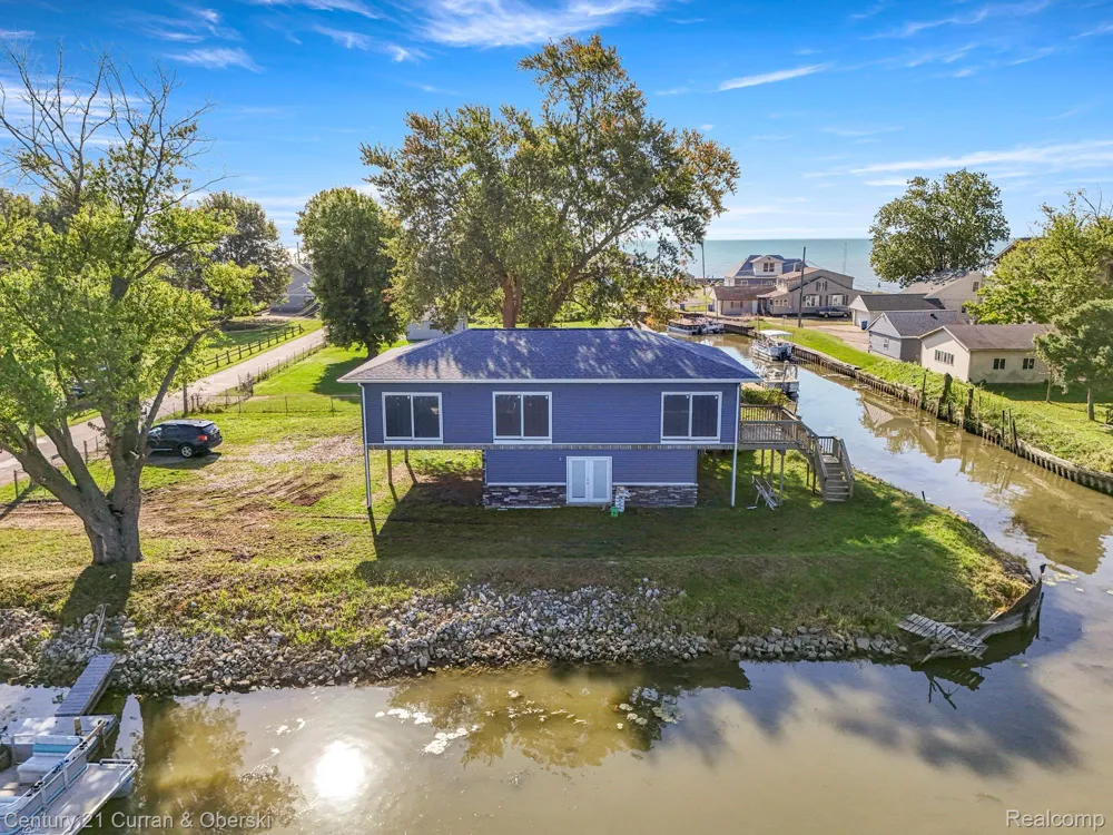 6809 Lakeshore Drive Estral Beach Village, MI 48166