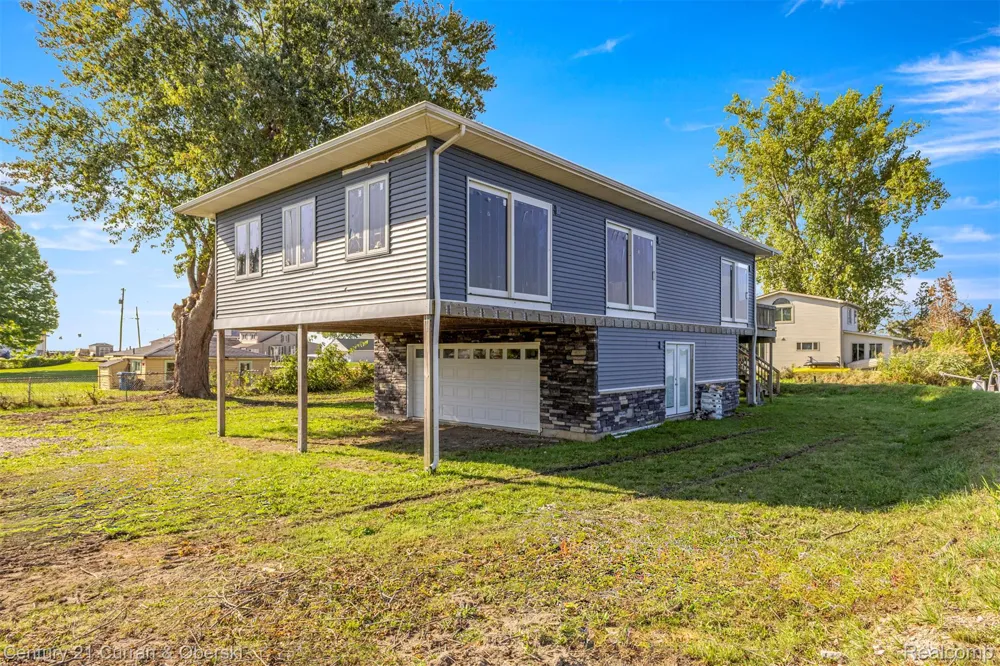 6809 Lakeshore Drive Estral Beach Village, MI 48166