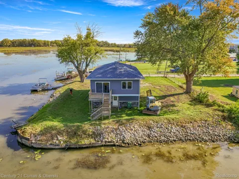 6809 Lakeshore Drive