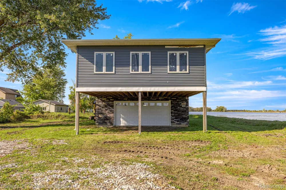 6809 Lakeshore Drive Estral Beach Village, MI 48166