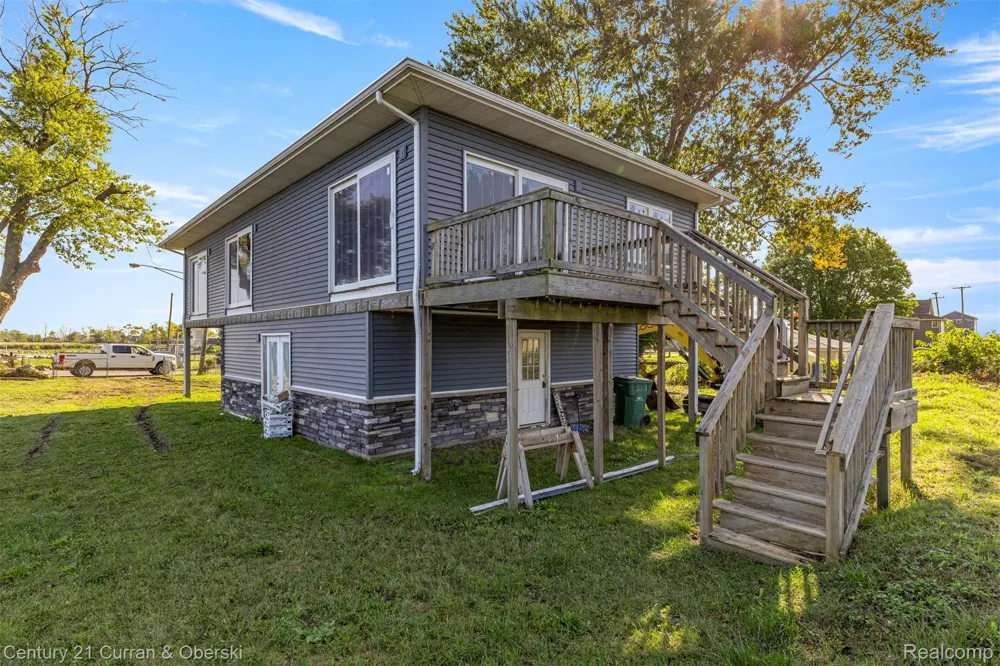 6809 Lakeshore Drive Estral Beach Village, MI 48166