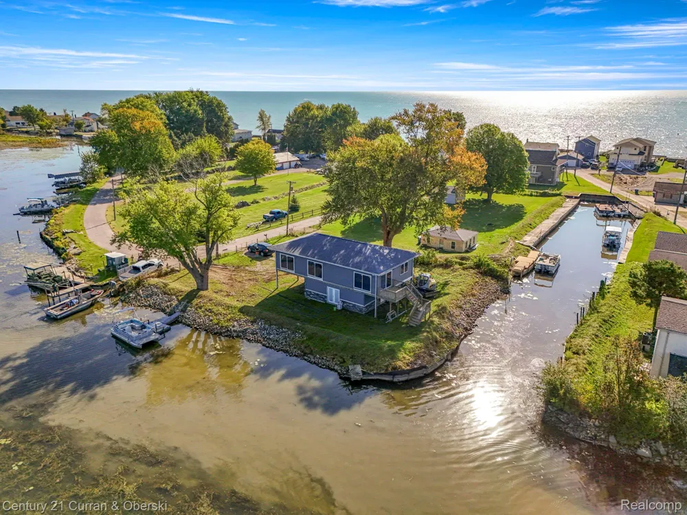 6809 Lakeshore Drive Estral Beach Village, MI 48166