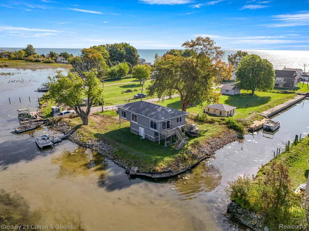 6809 Lakeshore Drive Estral Beach Village, MI 48166