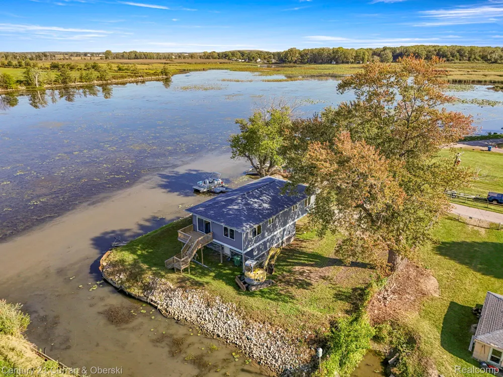 6809 Lakeshore Drive Estral Beach Village, MI 48166