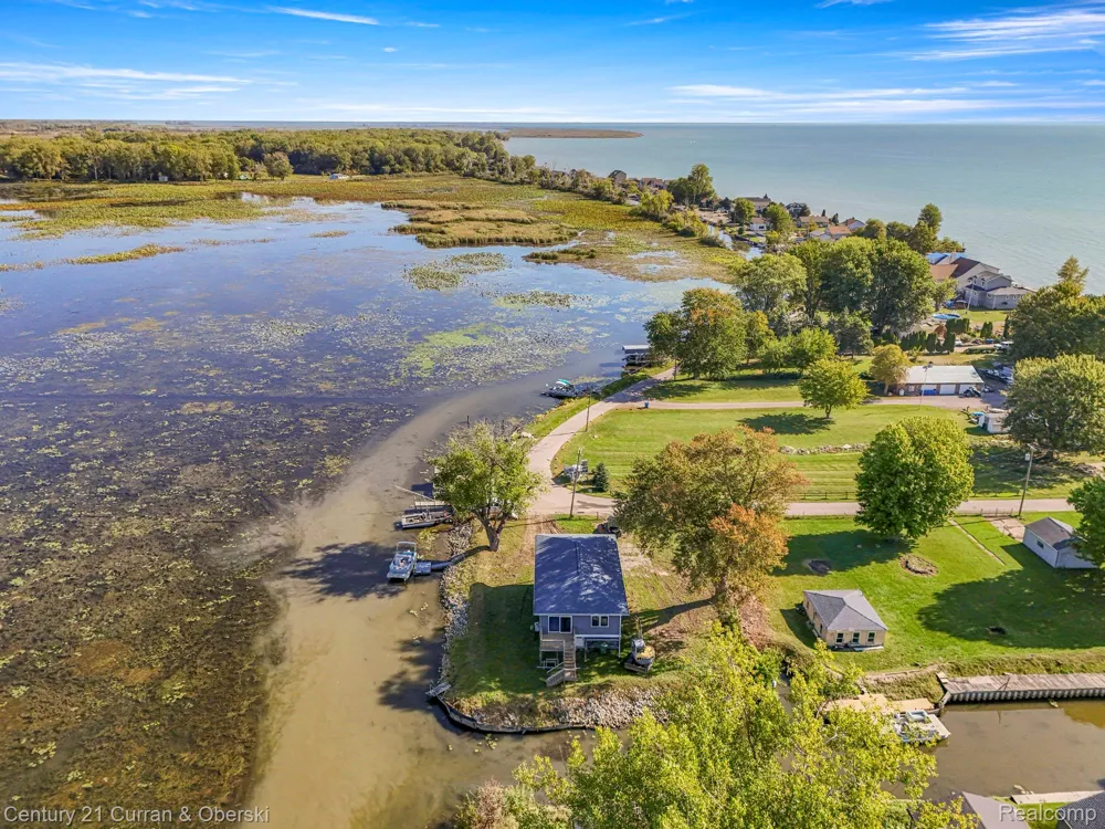 6809 Lakeshore Drive Estral Beach Village, MI 48166