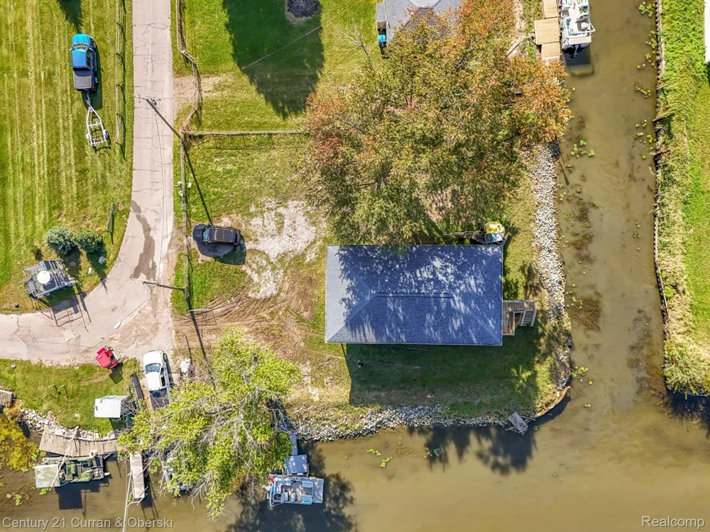 6809 Lakeshore Drive Estral Beach Village, MI 48166