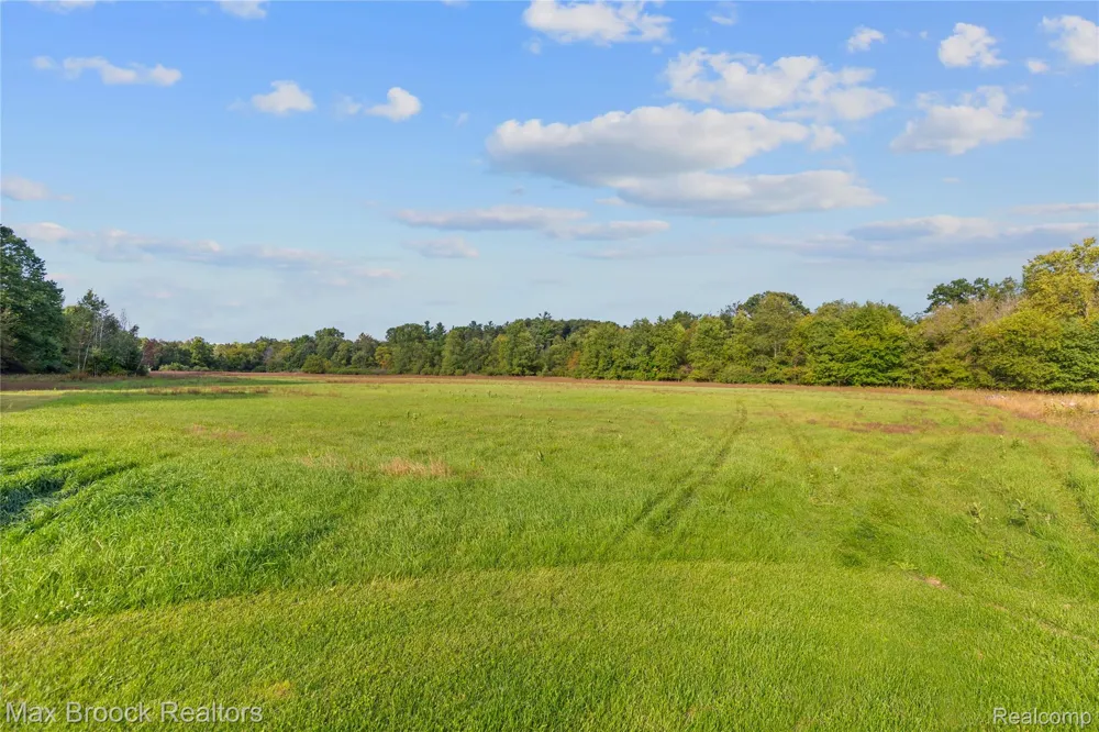 4700 Stanley Road Columbiaville Village, MI 48421