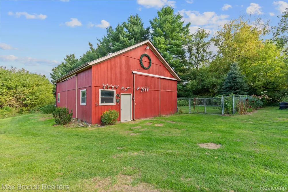4700 Stanley Road Columbiaville Village, MI 48421