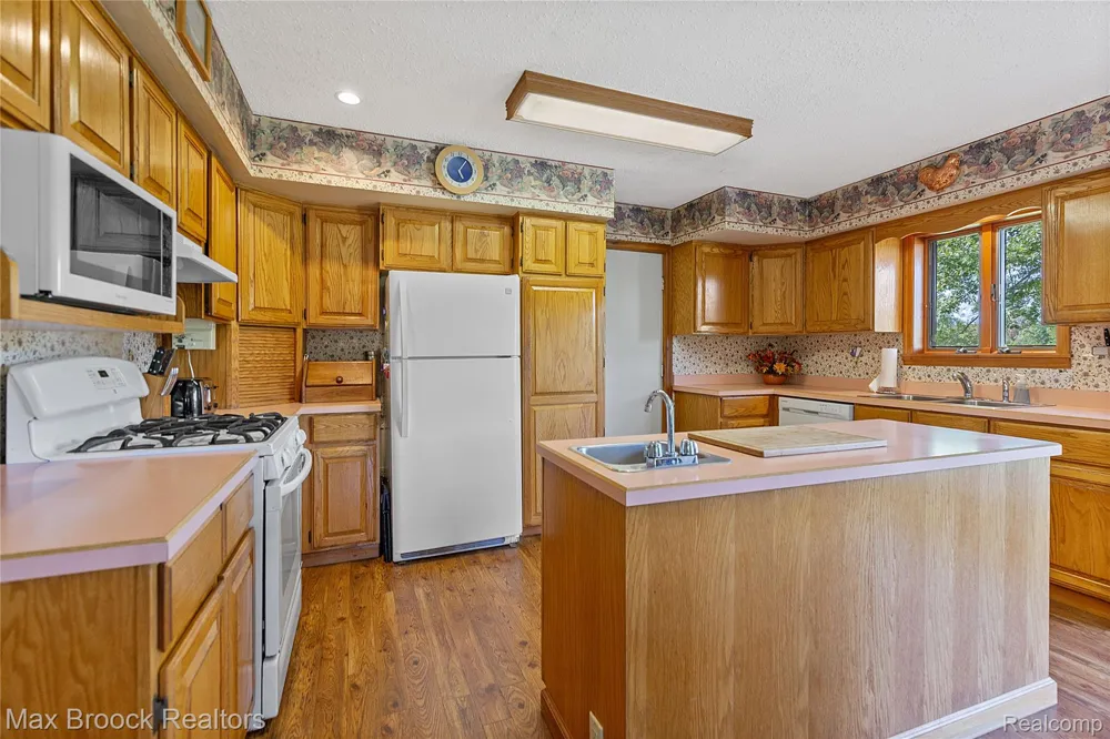 4700 Stanley Road Columbiaville Village, MI 48421