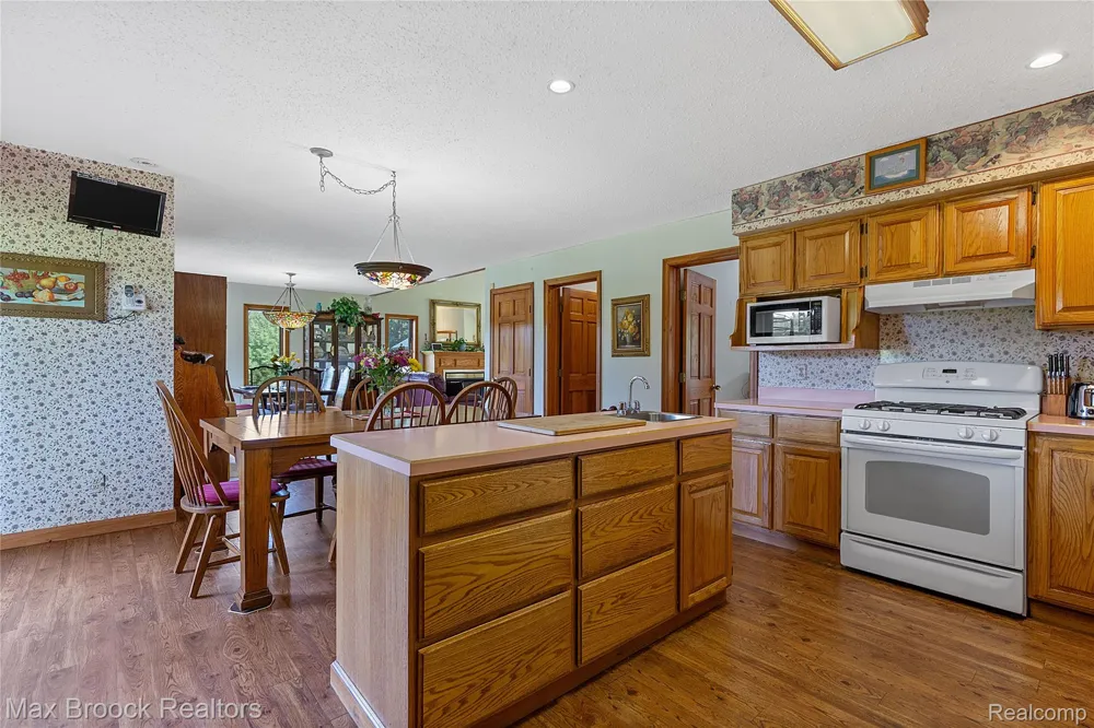 4700 Stanley Road Columbiaville Village, MI 48421