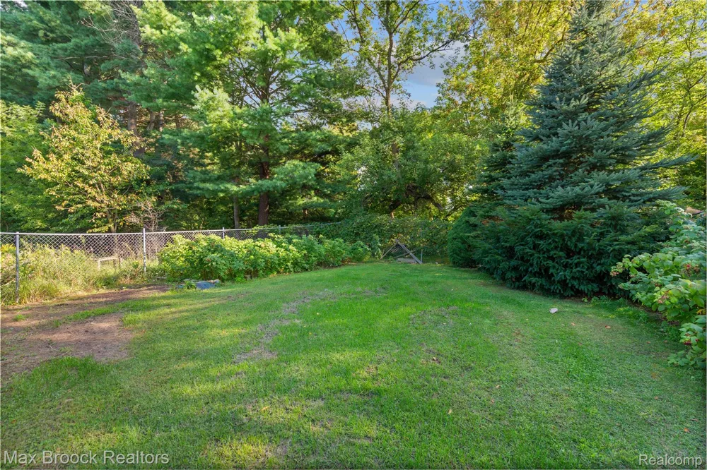 4700 Stanley Road Columbiaville Village, MI 48421
