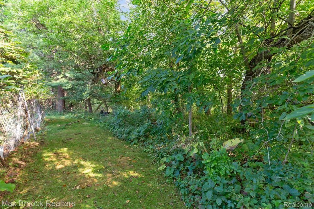 4700 Stanley Road Columbiaville Village, MI 48421