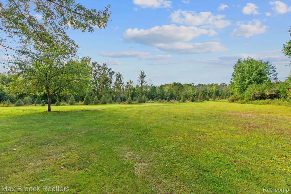 4700 Stanley Road Columbiaville Village, MI 48421