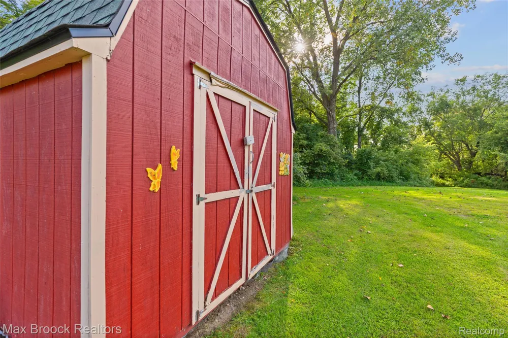 4700 Stanley Road Columbiaville Village, MI 48421