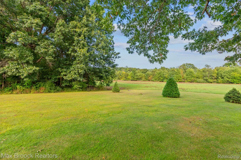4700 Stanley Road Columbiaville Village, MI 48421