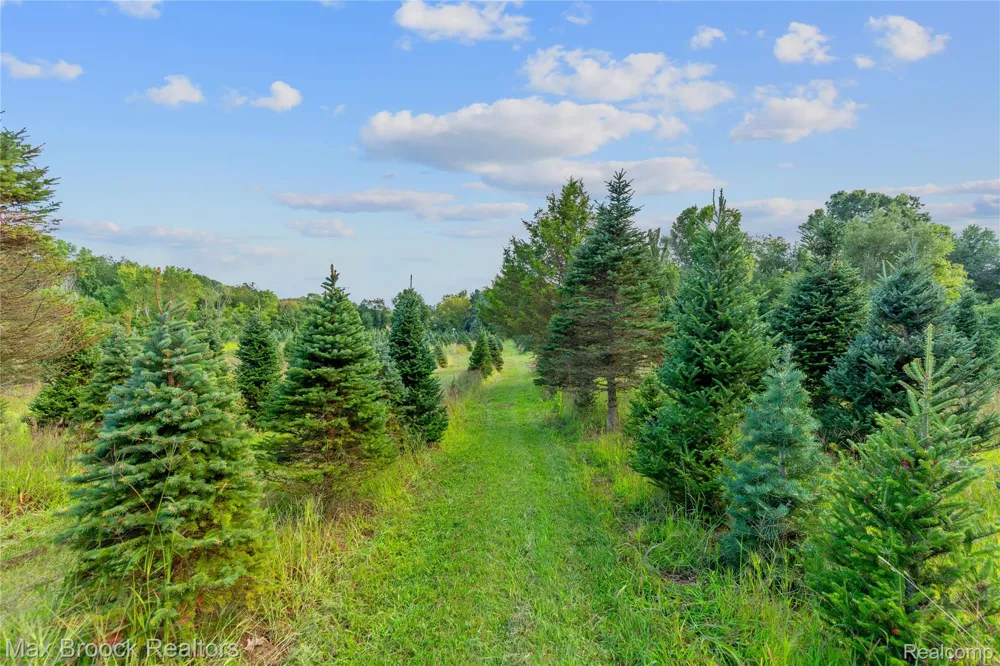 4700 Stanley Road Columbiaville Village, MI 48421
