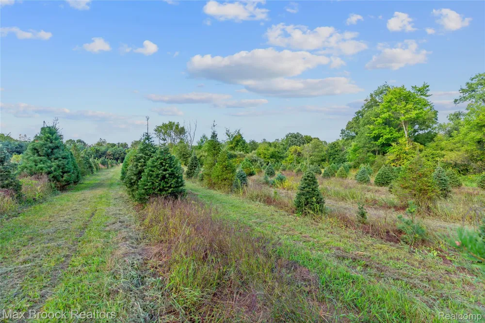 4700 Stanley Road Columbiaville Village, MI 48421