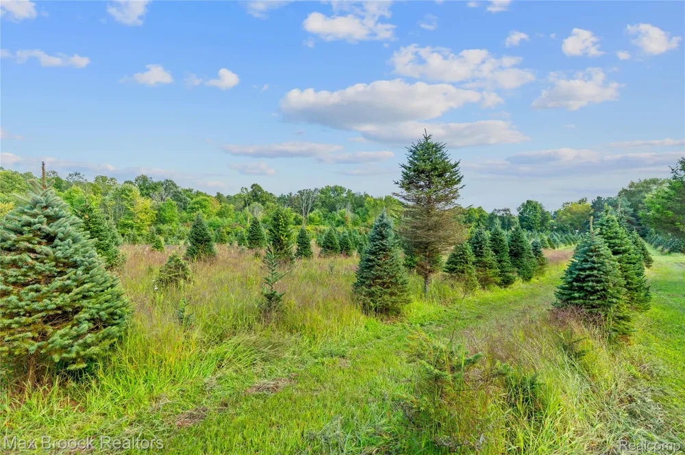 4700 Stanley Road Columbiaville Village, MI 48421