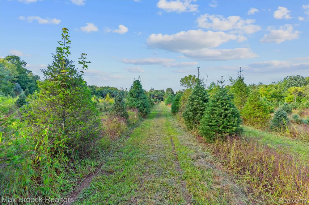 4700 Stanley Road Columbiaville Village, MI 48421