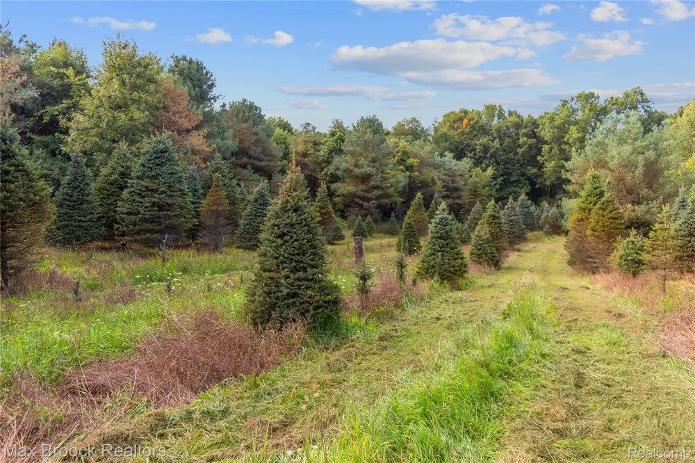 4700 Stanley Road Columbiaville Village, MI 48421