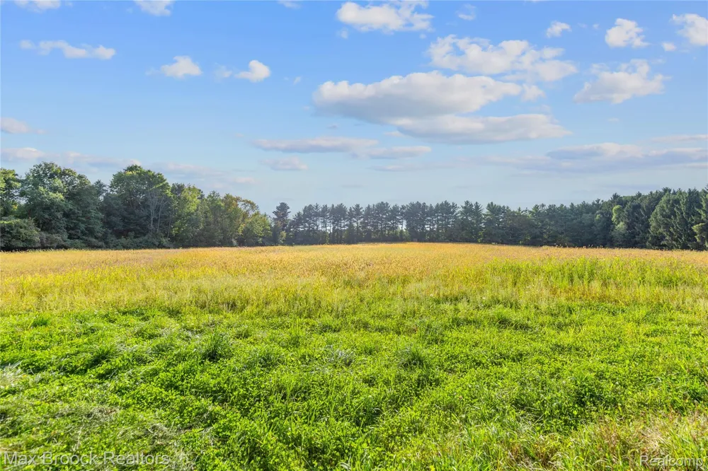 4700 Stanley Road Columbiaville Village, MI 48421