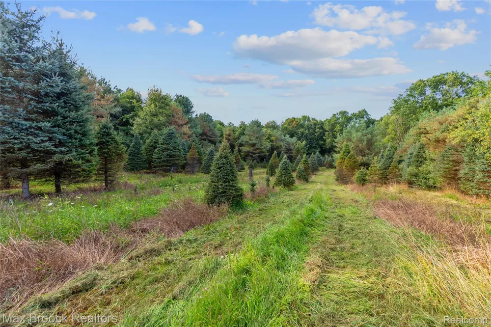 4700 Stanley Road Columbiaville Village, MI 48421