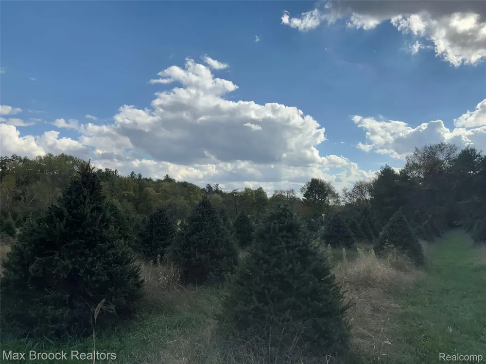 4700 Stanley Road Columbiaville Village, MI 48421
