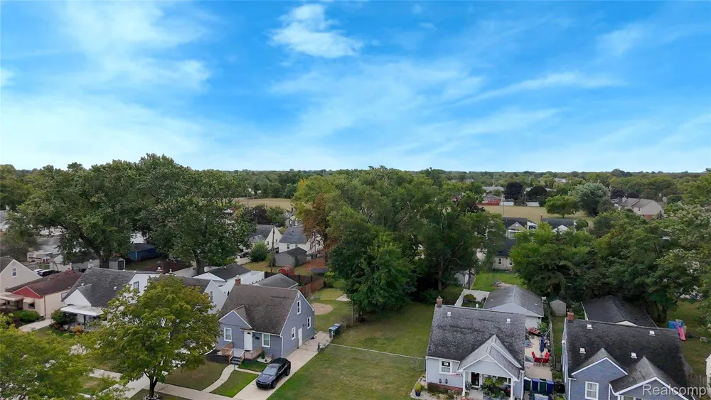 653 Leblanc Street Lincoln Park City, MI 48146