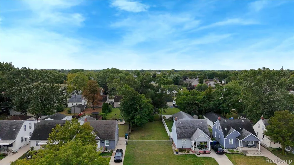 653 Leblanc Street Lincoln Park City, MI 48146
