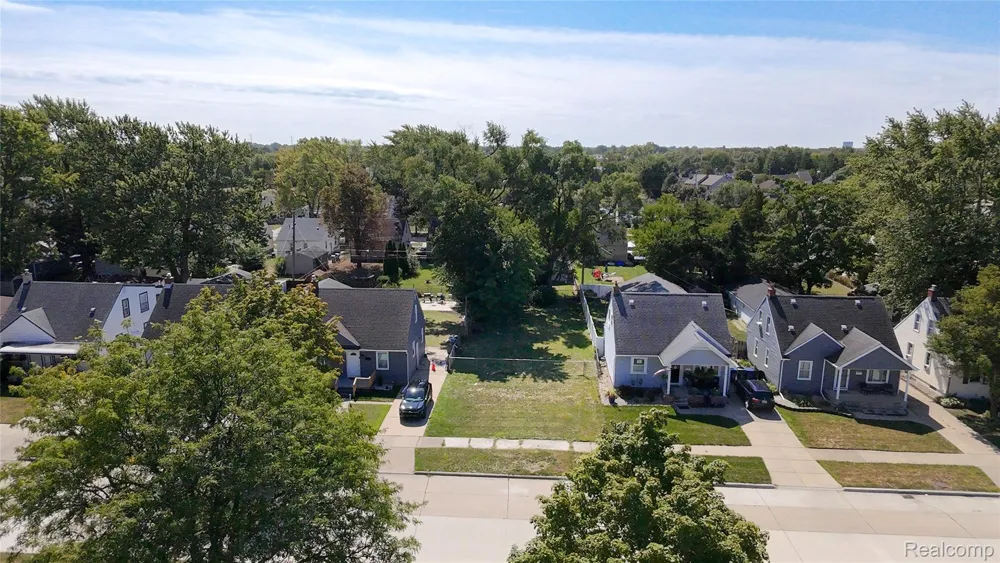 653 Leblanc Street Lincoln Park City, MI 48146