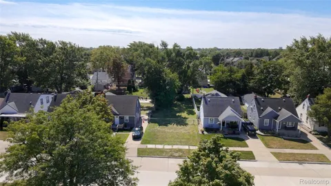 653 Leblanc Street
