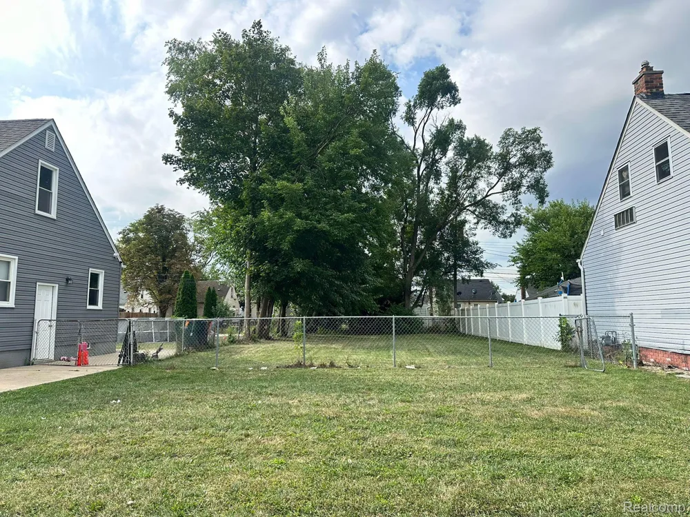 653 Leblanc Street Lincoln Park City, MI 48146