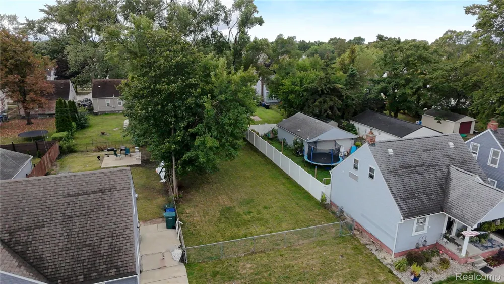 653 Leblanc Street Lincoln Park City, MI 48146