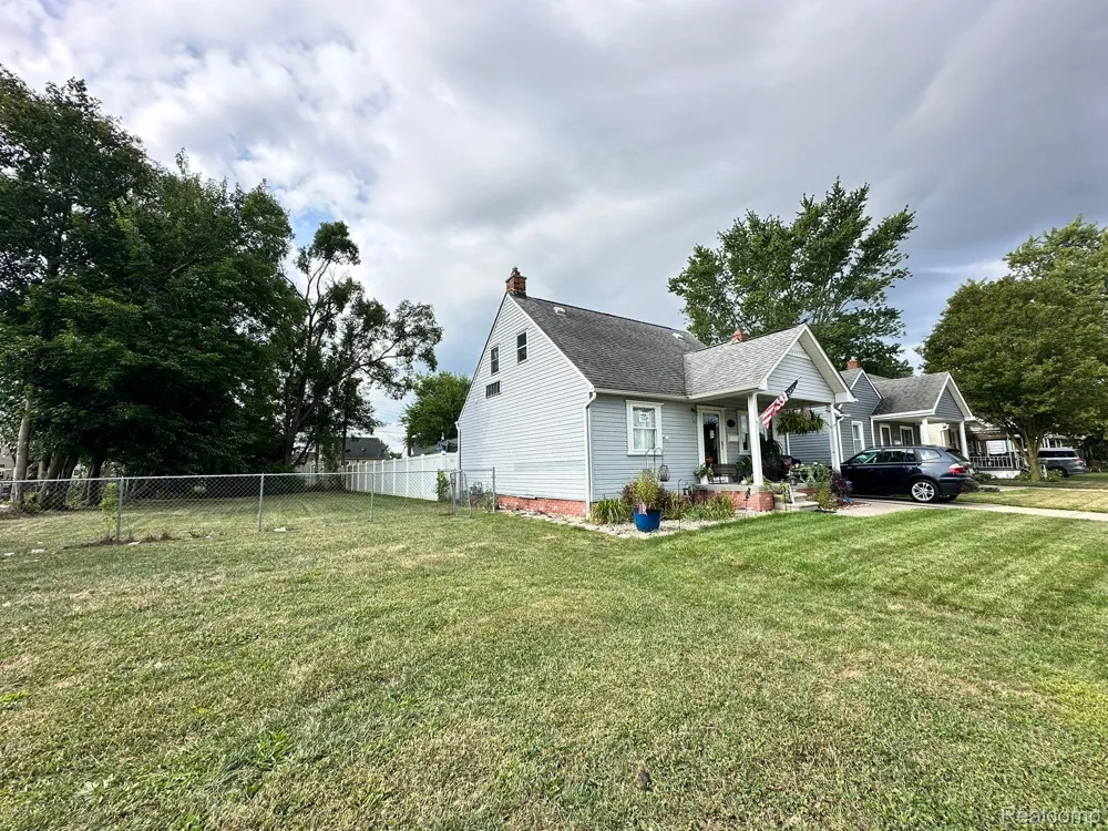 653 Leblanc Street Lincoln Park City, MI 48146
