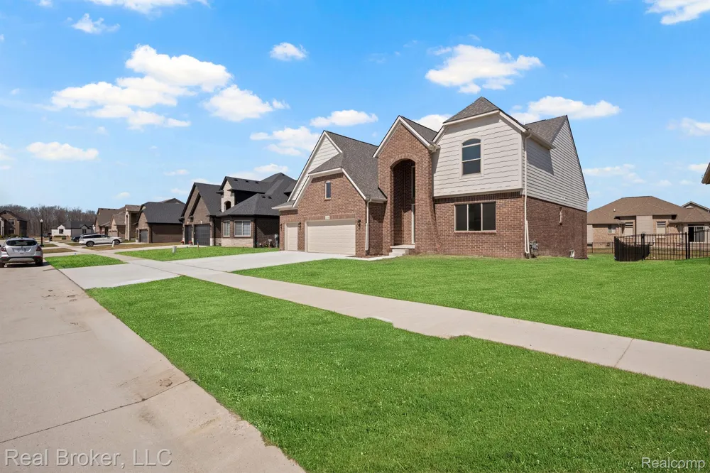 35689 WINDRIDGE DRIVE New Baltimore City, MI 48047