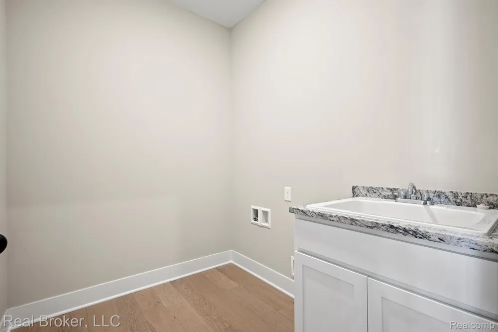 35689 WINDRIDGE DRIVE New Baltimore City, MI 48047