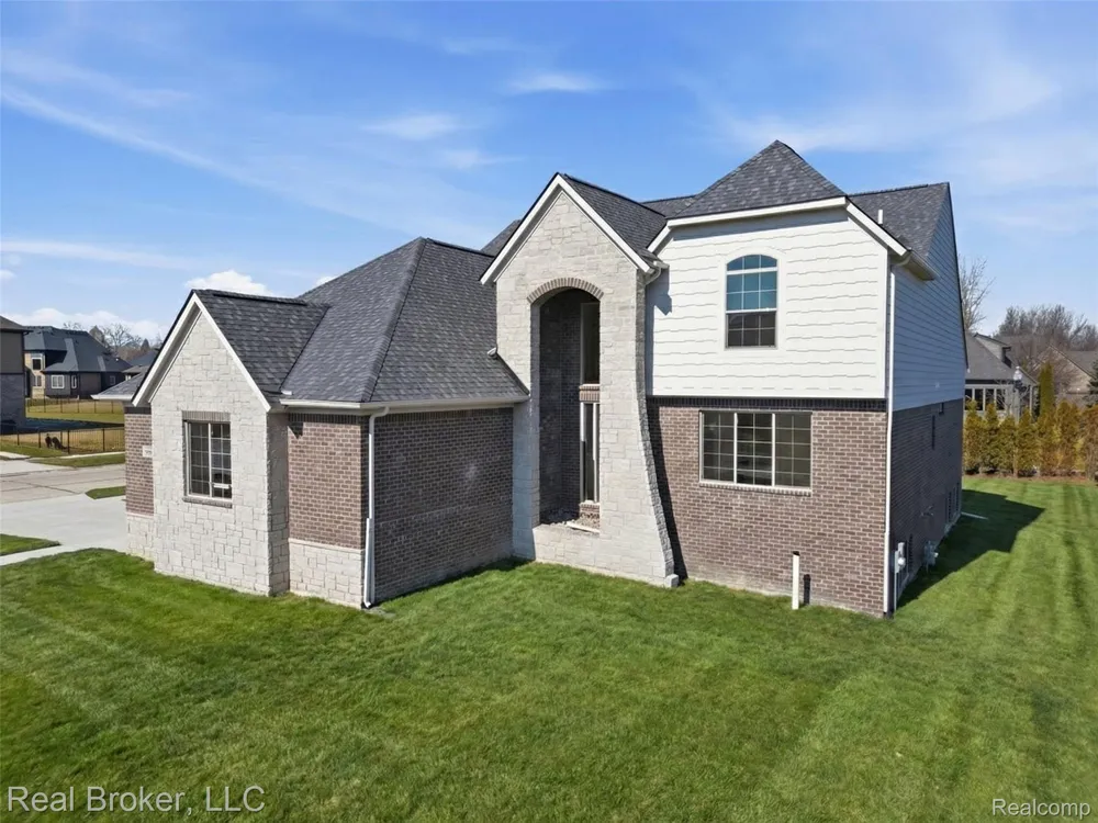 35689 WINDRIDGE DRIVE New Baltimore City, MI 48047