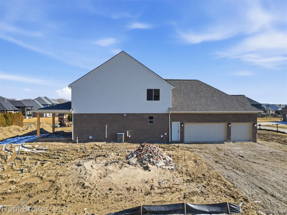 35689 WINDRIDGE DRIVE New Baltimore City, MI 48047