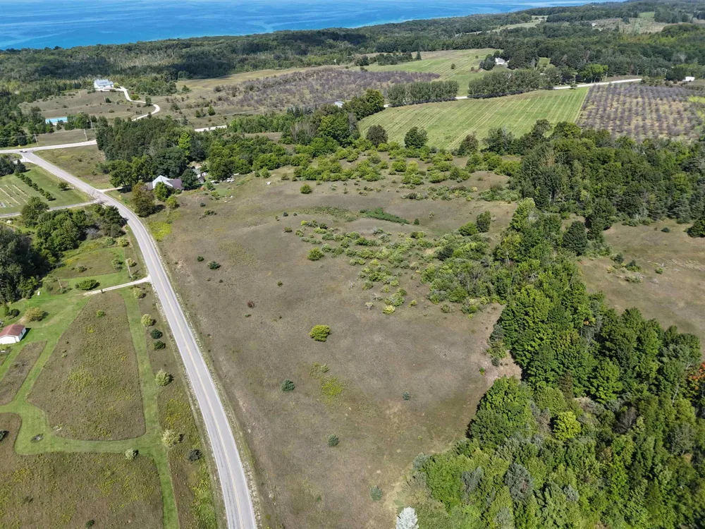 7200 Christianson Road Leelanau Township, MI 49670