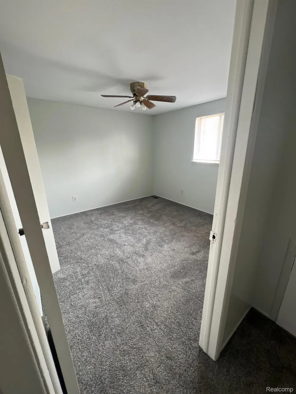 263 Riverbank Street Wyandotte City, MI 48192