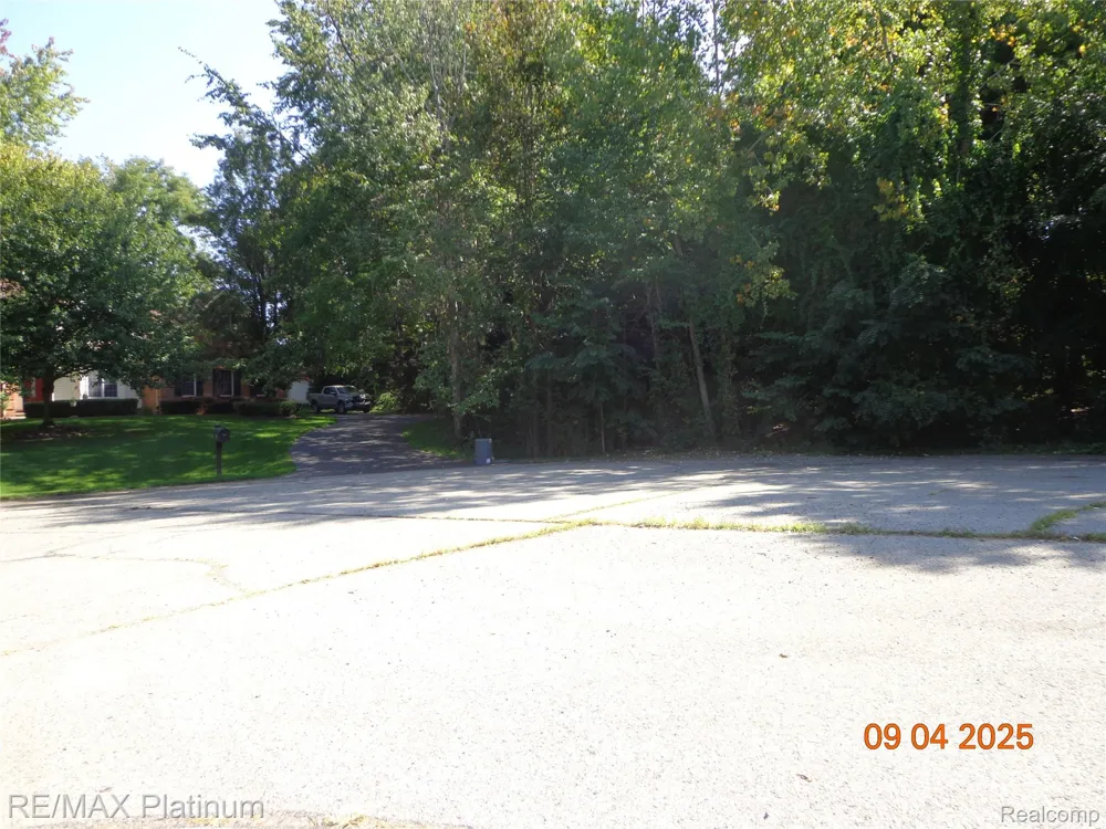 1928 Mist Wood Drive Hartland Township, MI 48843
